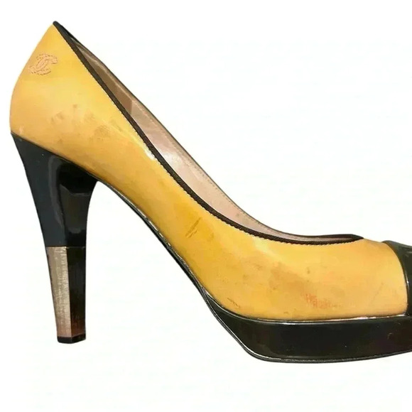 CHANEL Women’s Two Tone Cap Toe Patent Leather Pumps with Metallic Heel. Sz 41.5 - Picture 7 of 12
